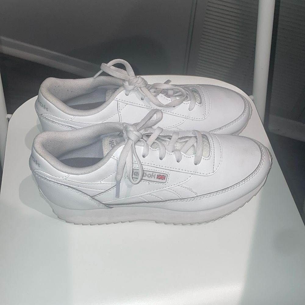 REEBOK White Classic Women’s Tennis Shoes Sz 7 EUC